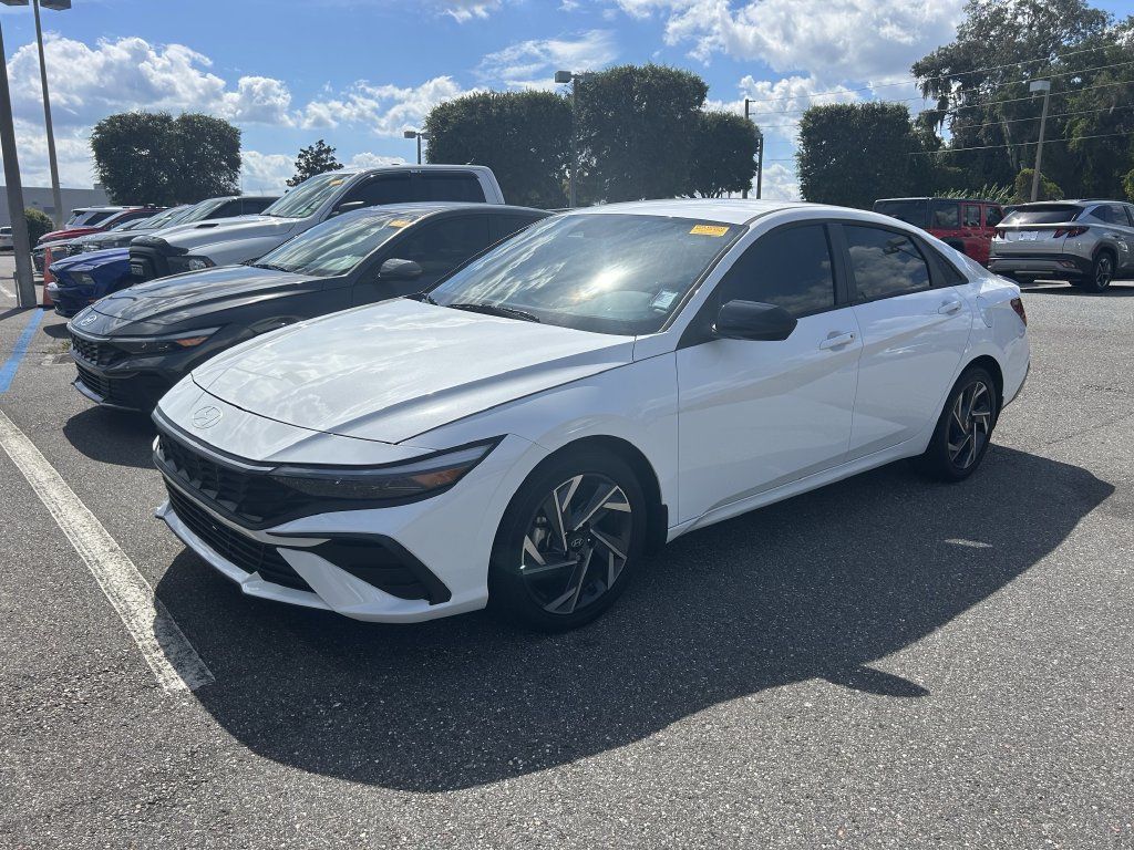 Used 2025 Hyundai Elantra Sport FWD image 8