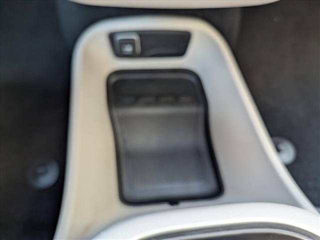 Used 2022 Chrysler Pacifica Touring-L w/ Uconnect Theater Family Group FWD image 36
