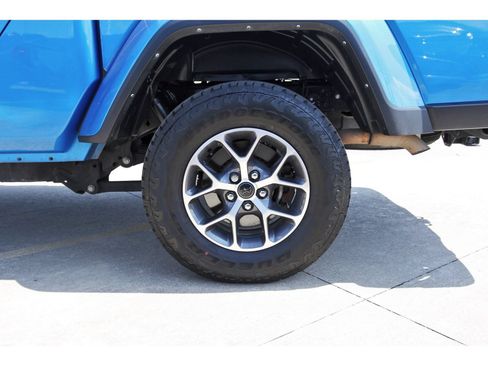 Used 2022 Jeep Gladiator Sport AWD/4WD image 32