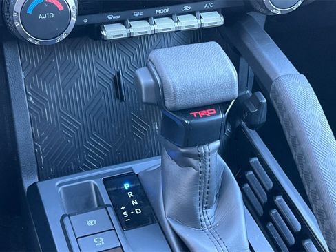 Certified 2025 Toyota Tacoma TRD Off-Road image 24