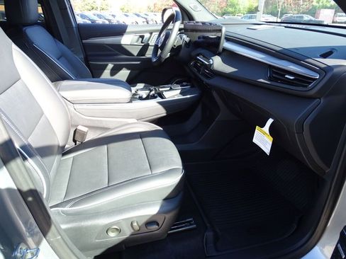 New 2025 Buick Enclave Preferred w/ Super Cruise Package FWD image 9