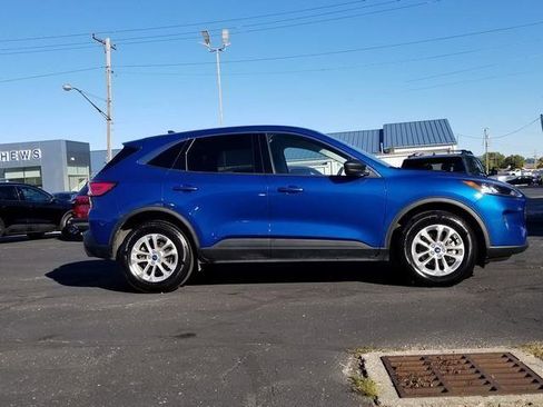 Used 2022 Ford Escape SE image 3