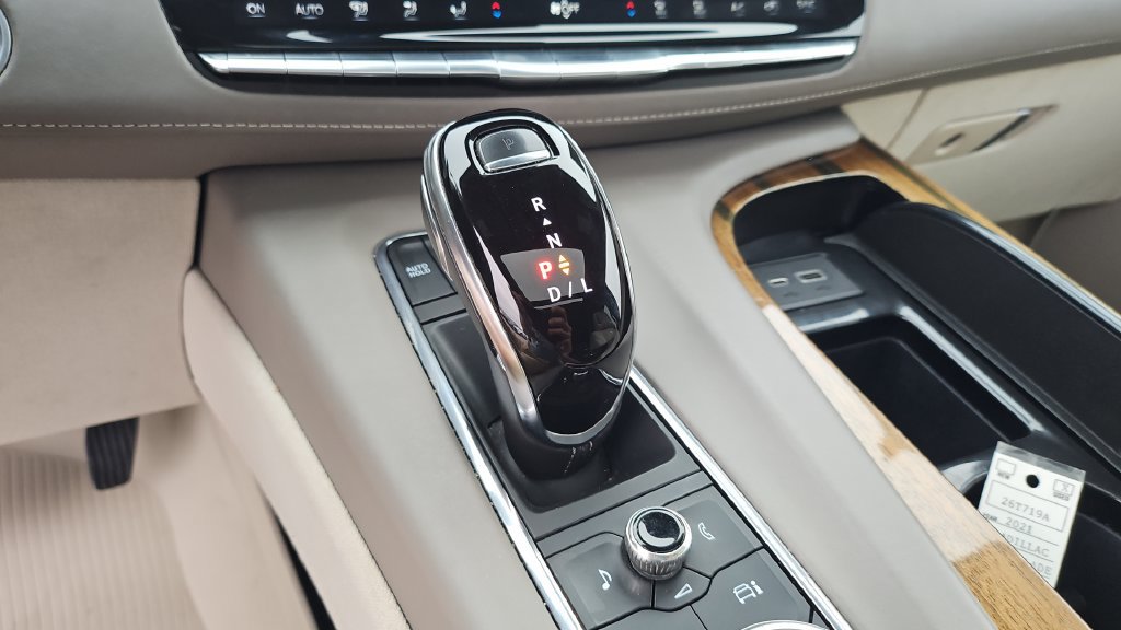 Used 2021 Cadillac Escalade ESV Premium Luxury Platinum AWD/4WD image 14