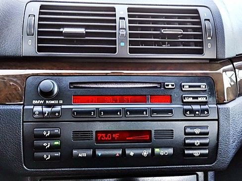 Used 2002 BMW 325i Sedan image 16