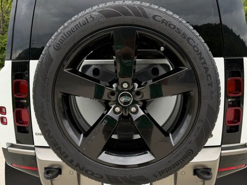 Used 2021 Land Rover Defender 110 X-Dynamic HSE AWD/4WD image 55