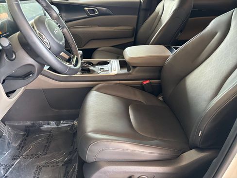 Used 2026 Kia Carnival FWD image 29