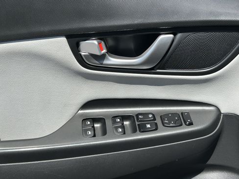 Used 2023 Hyundai Kona Limited FWD image 19
