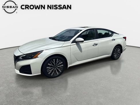 Certified 2024 Nissan Altima 2.5 SV w/ SV Premium Package FWD image 2