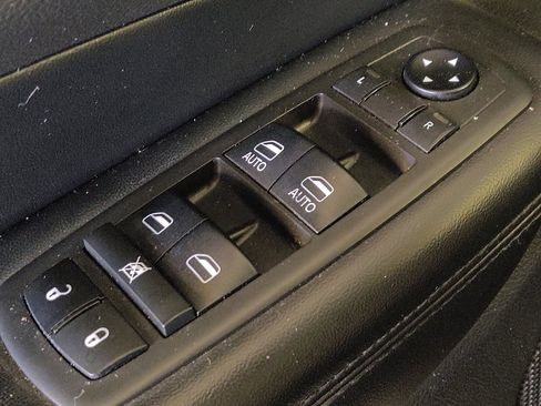 Used 2019 Jeep Grand Cherokee Limited image 27