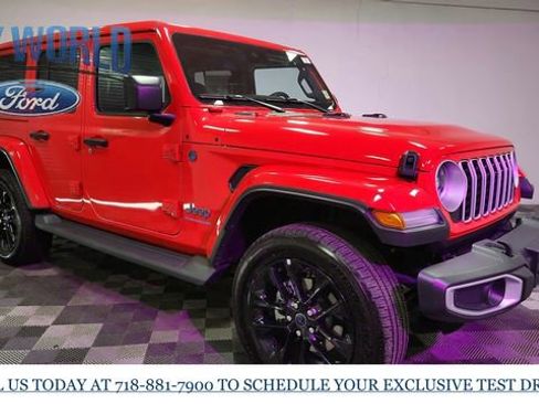 Used 2025 Jeep Wrangler Unlimited Sahara image 2