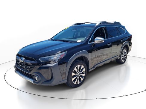 Used 2023 Subaru Outback Touring AWD/4WD image 3