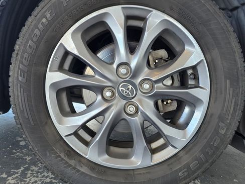 Used 2019 Toyota Yaris L FWD image 23