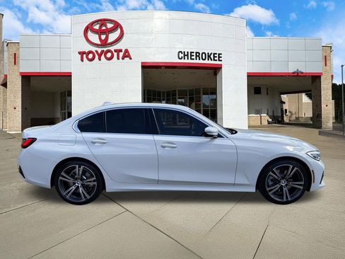 Used 2022 BMW 330i Sedan w/ Premium Package image 4