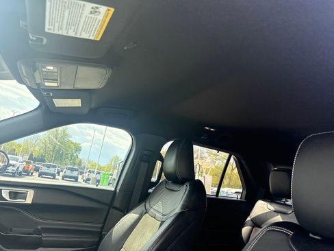 Used 2023 Ford Explorer ST image 17