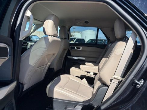 Used 2023 Ford Explorer XLT w/ Equipment Group 202A image 13