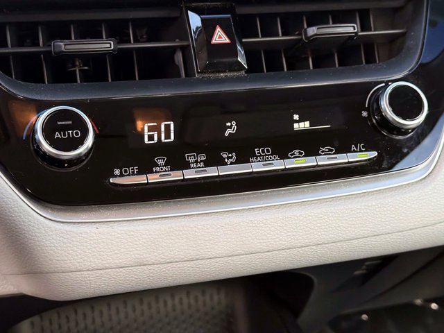 Used 2020 Toyota Corolla LE FWD image 18