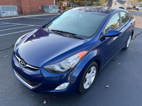 Used 2013 Hyundai Elantra GLS w/ Preferred Pkg image 2