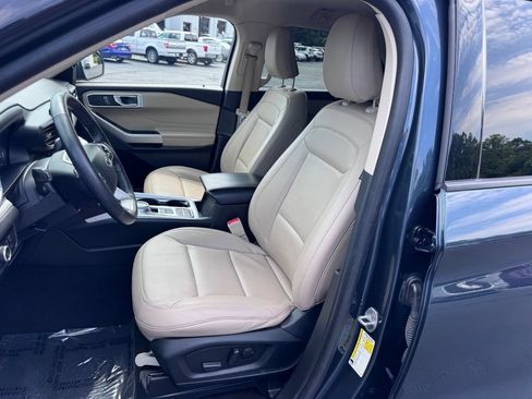 Used 2023 Ford Explorer XLT w/ Equipment Group 202A RWD image 18