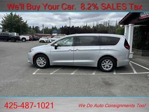 Used 2022 Chrysler Voyager LX FWD image 3