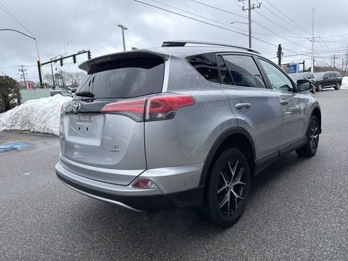 Used 2017 Toyota RAV4 SE image 6