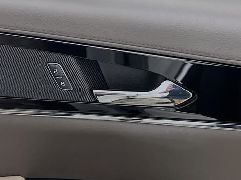 Used 2022 Lincoln Nautilus FWD w/ Premium Package image 32