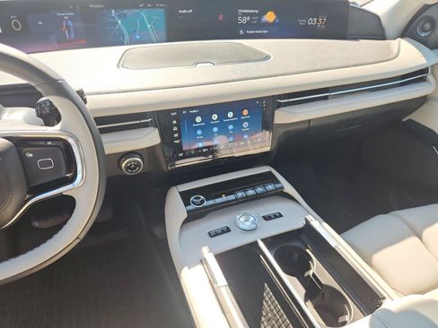 Used 2025 Lincoln Navigator L Reserve AWD/4WD image 30