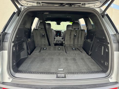 Used 2024 GMC Acadia Elevation image 33