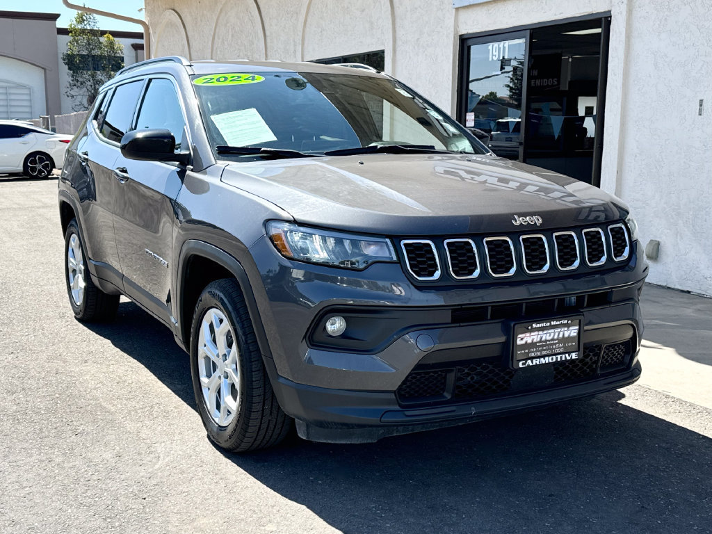 Used 2024 Jeep Compass Latitude AWD/4WD image 1