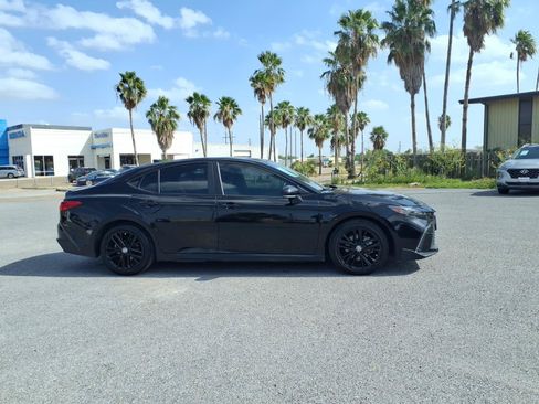 Used 2025 Toyota Camry SE w/ Convenience Package FWD image 9