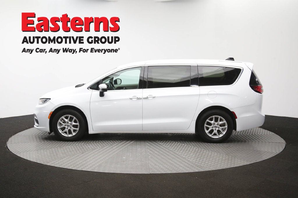 Used 2023 Chrysler Pacifica Touring-L FWD image 64