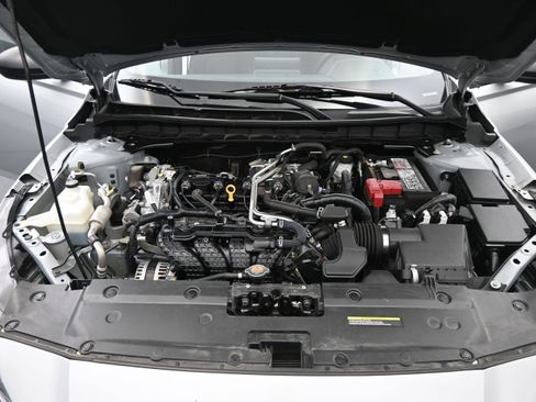 Used 2024 Nissan Altima 2.5 SV FWD image 21