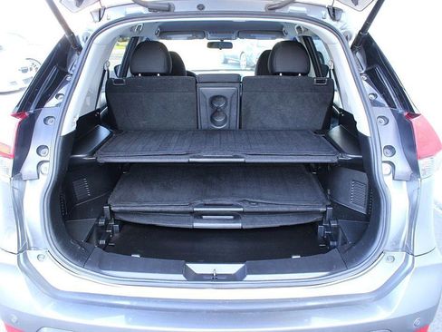 Used 2018 Nissan Rogue SV image 10