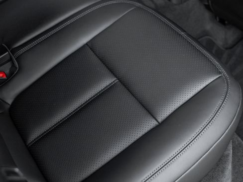 Certified 2026 Porsche Macan AWD/4WD image 39