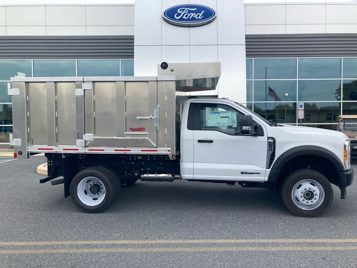 Used 2023 Ford F550 4x4 Regular Cab Super Duty image 3