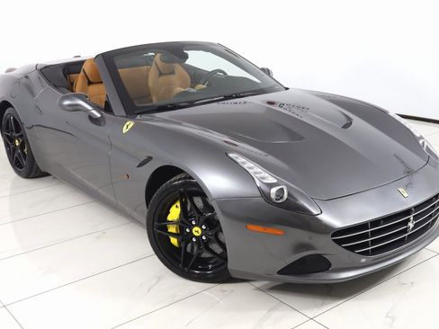 Used 2018 Ferrari California T image 26