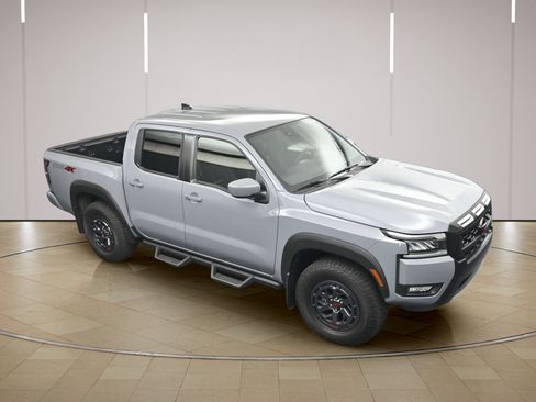 Certified 2025 Nissan Frontier PRO-4X AWD/4WD image 32