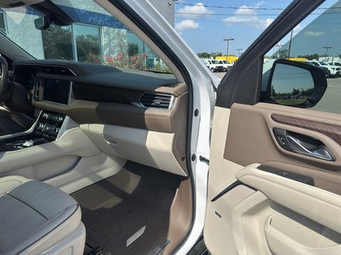 Used 2021 GMC Yukon XL Denali w/ Denali Premium Package AWD/4WD image 10