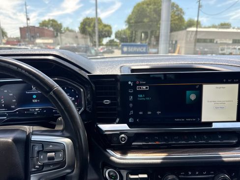 Used 2023 Chevrolet Silverado 1500 LT AWD/4WD image 17
