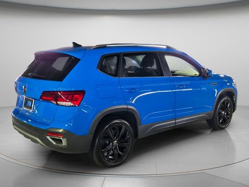 Certified 2022 Volkswagen Taos SE w/ Panoramic Sunroof Package image 6