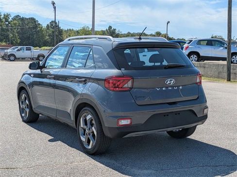 Used 2024 Hyundai Venue SEL image 5