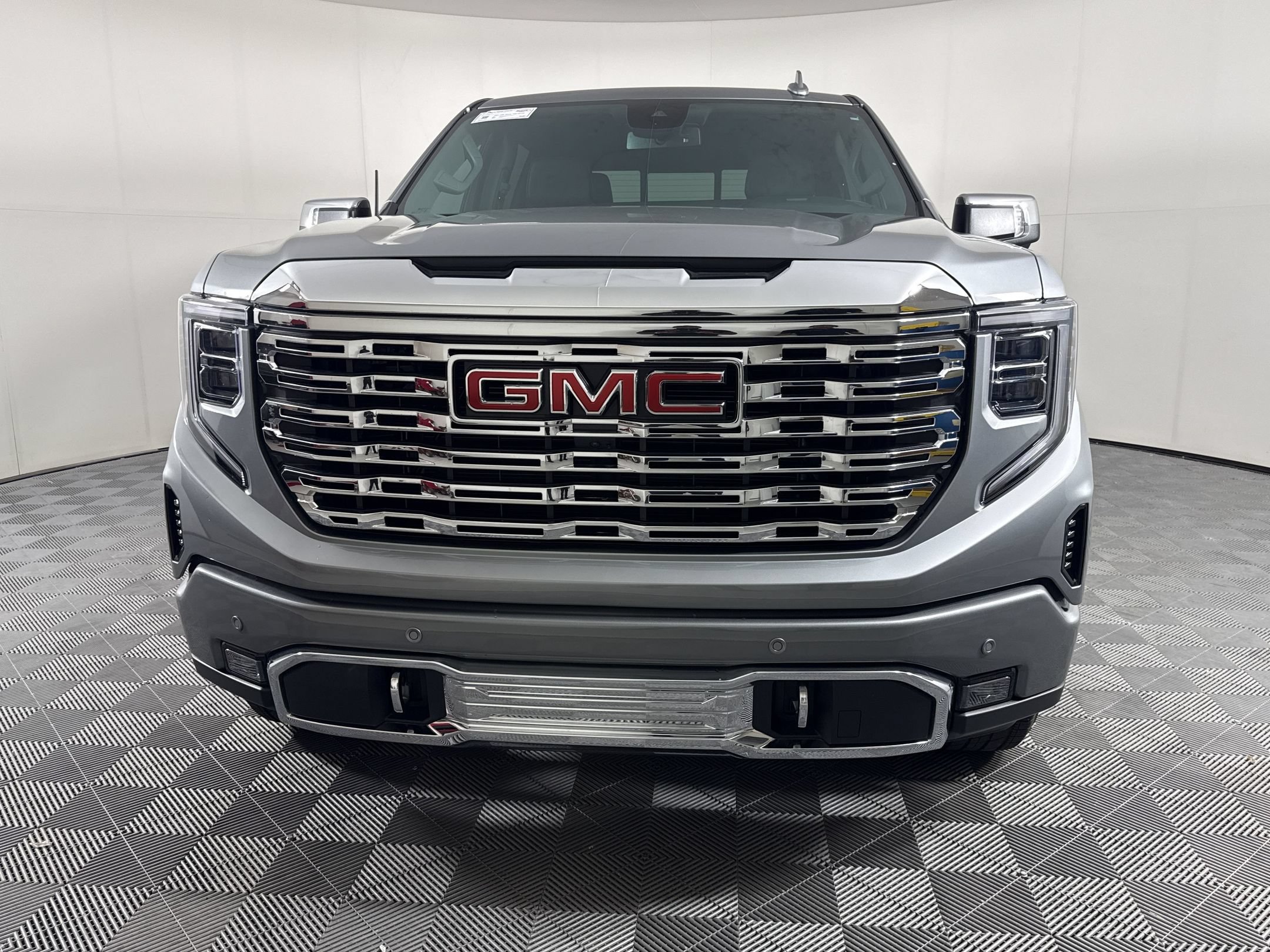 Used 2024 GMC Sierra 1500 Denali AWD/4WD image 6