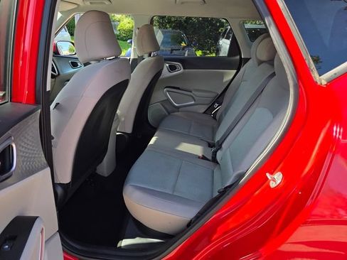 Used 2022 Kia Soul LX w/ Technology Package FWD image 12