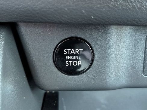 Used 2025 Nissan Rogue SV AWD/4WD image 29