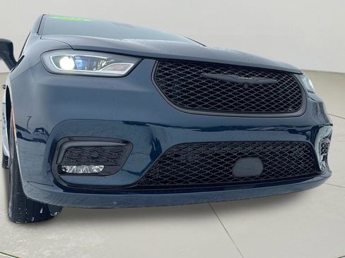 Used 2024 Chrysler Pacifica Limited image 9