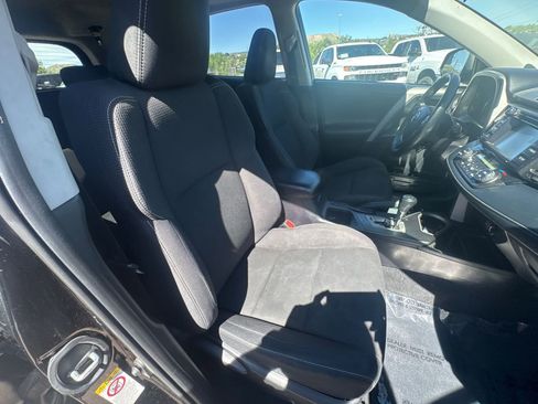 Used 2018 Toyota RAV4 XLE AWD/4WD image 18