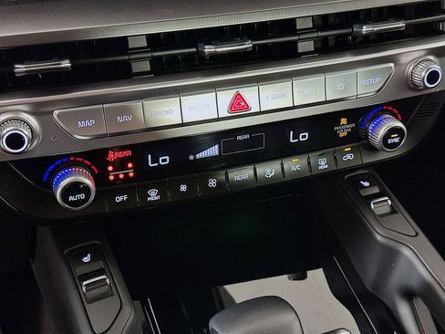 Used 2025 Kia Telluride S AWD/4WD image 24