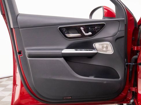 Used 2025 Mercedes-Benz GLC 350e 4MATIC image 15