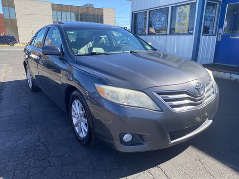 Used 2011 Toyota Camry XLE image 9