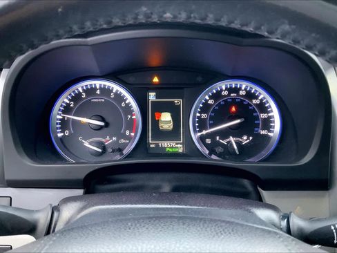 Used 2017 Toyota Highlander Limited Platinum image 25