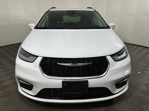 Used 2022 Chrysler Pacifica Touring-L image 8